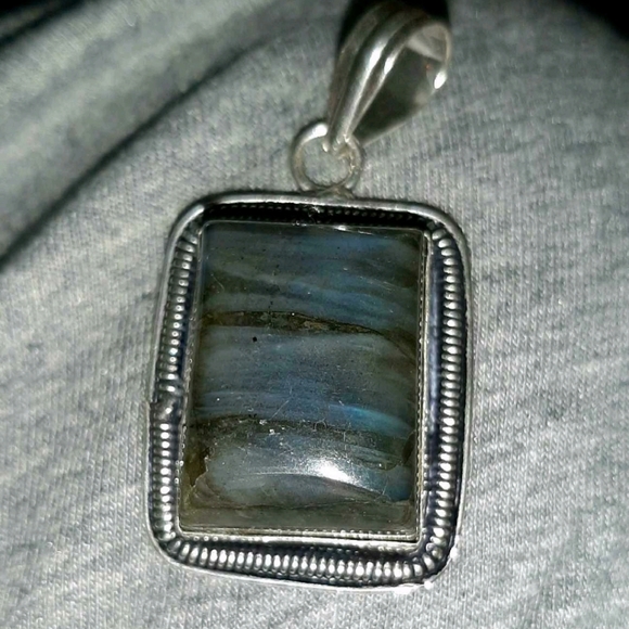 New labradorite gemstone stamped 925 sterling silver overlay pendant - Picture 2 of 5